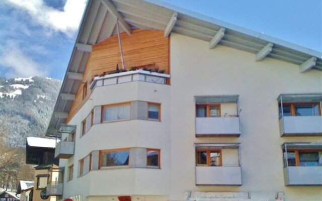 Modern Holiday Home in Kitzbühel with Balcony