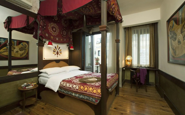 Hotel Empress Zoe
