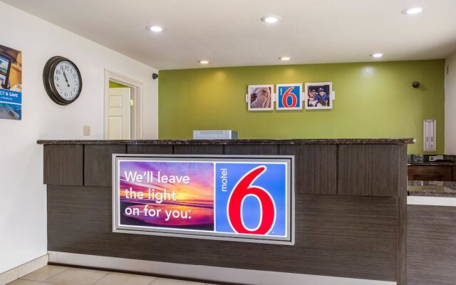 Motel 6 Lake Charles On The Bayou