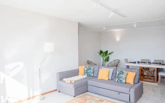 Liiiving in Porto Sea River View Apartment