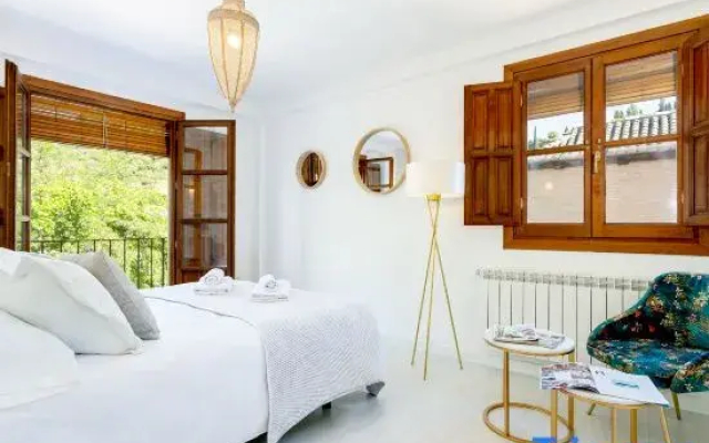 Unique Apartment with Stunning Alhambra Views