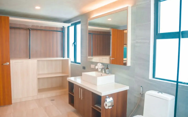 Huge 2Bedroom Staycation 4pax allowable 8pax Suite