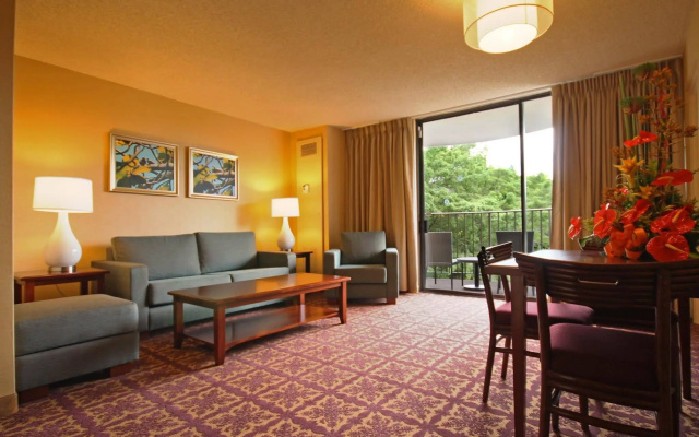 Hilo Hawaiian Hotel, Trademark Collection by Wyndham