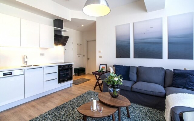 Central Residence Flat Near Metro in Kartal