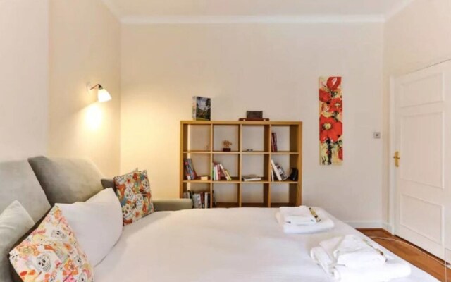 Great Apartment in Beautiful Location!