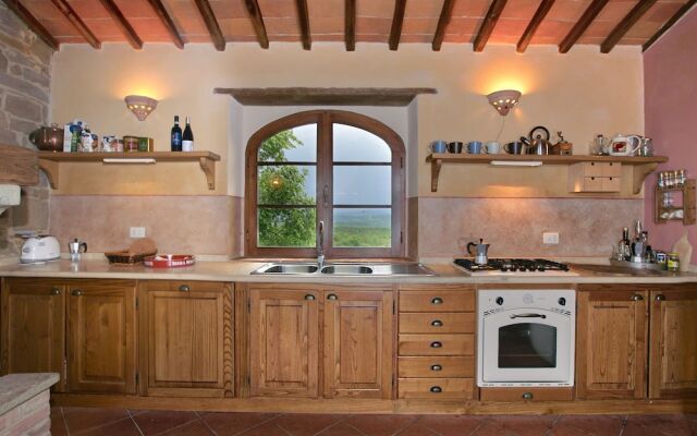 Magnificent Farmhouse in Lucignano With Swimming Pool