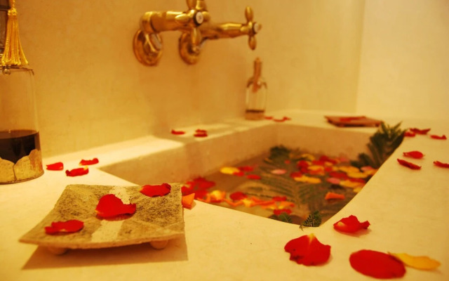 White Riad Apartment