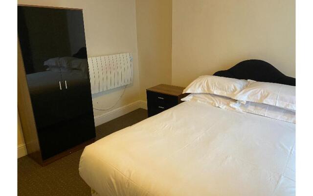 OYO Newport Lodge