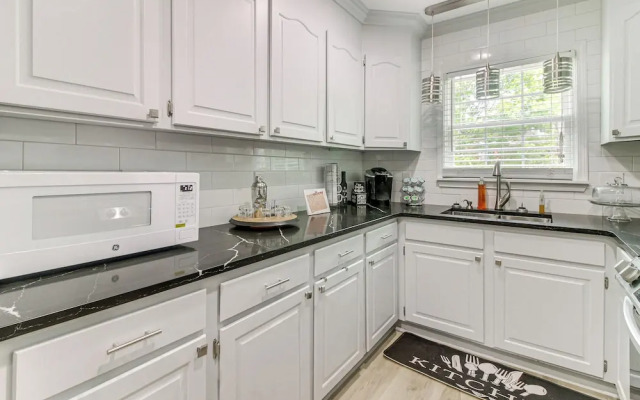 Charlotte Home w/ Yard - Near Spectrum Center!
