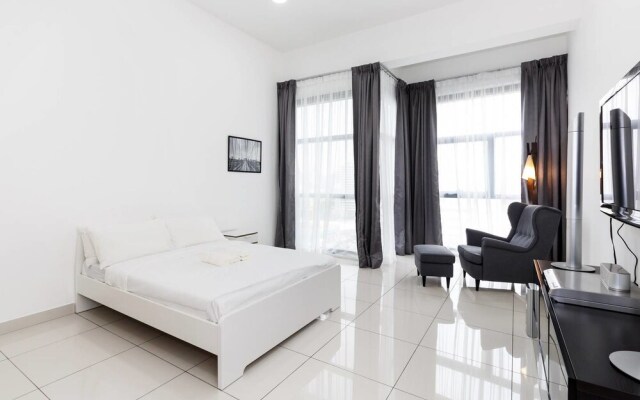 Bright and Comfy Studio 10 Minutes From Klcc