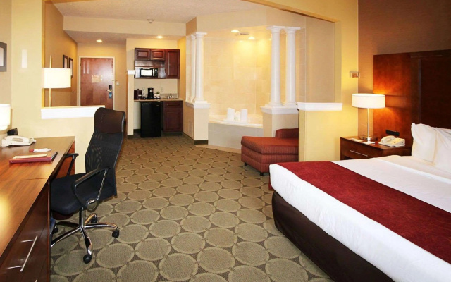 Comfort Suites Near University