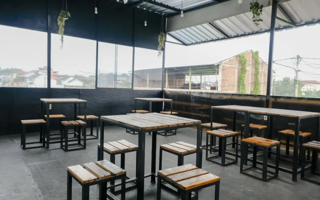 Sm House by OYO Rooms