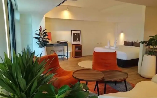 Gecko EYE Hotel
