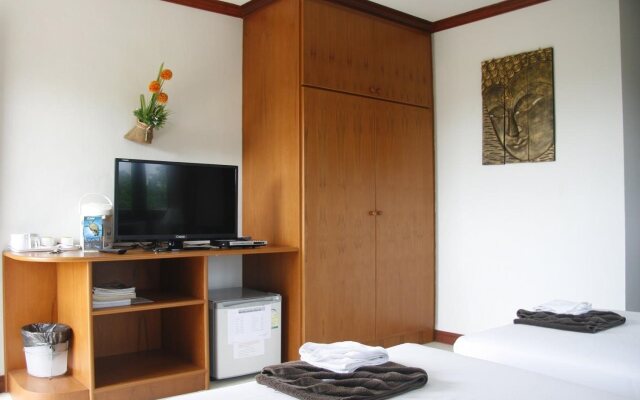 Baan Chayna Hotel