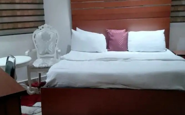 Alim Royal Hotel and Suites