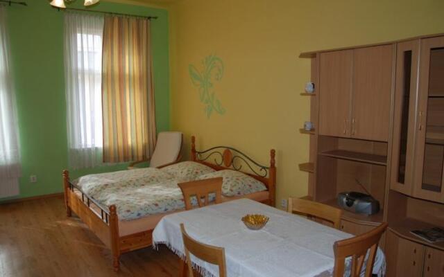 SATURNIN, café-bar, guesthouse