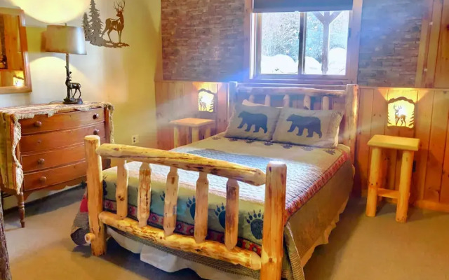 Moose Lodge and Cabins by Bretton Woods Vacations