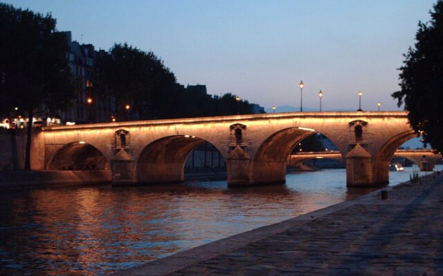 Amazing Le Marais Flat 2 Mins To Hotel De Ville