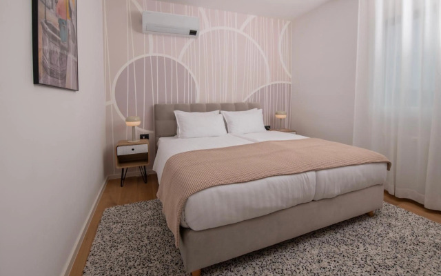 LUX 3 Bedroom Suite with FREE Private Parking