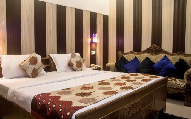 OYO 6370 Hotel Golden Woods