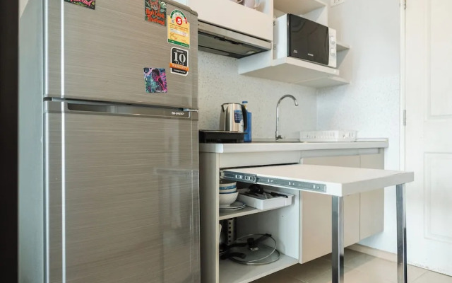 Chic Condo Near Shops & Nightlife C203