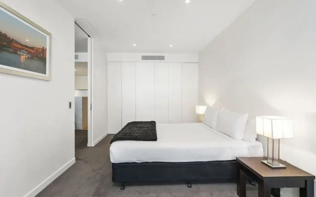 Edgewater 207