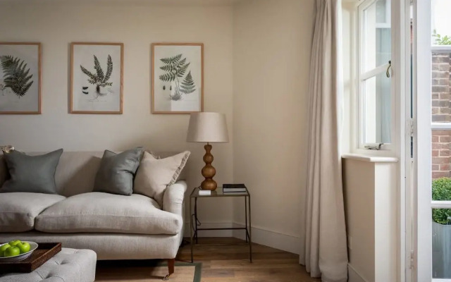 Charming Mews House in Historic Winchester