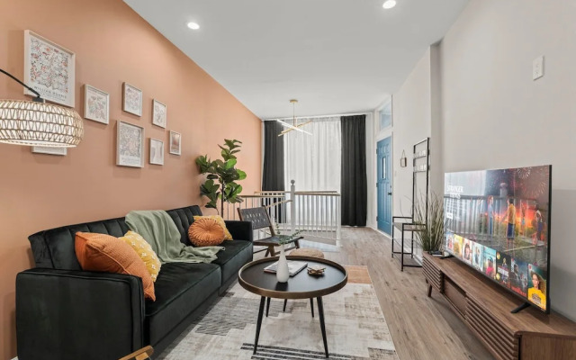 Stylish 1BR/2BA Near Liberty Bell