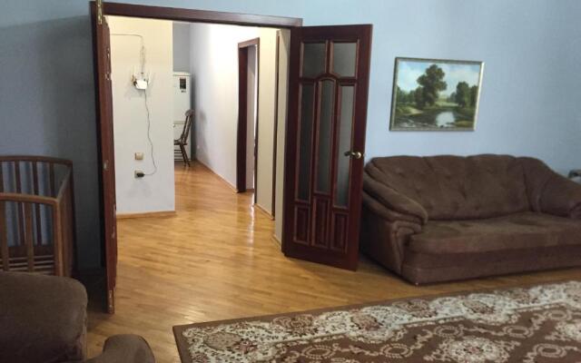 3h komnatnaja Kvartira v Novom Afone