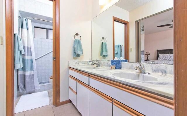 Blue Oasis - Three Bedroom Home