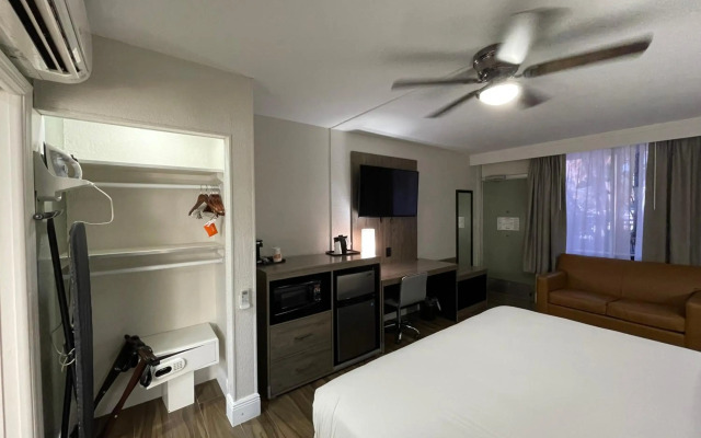 Quality Inn & Suites Airport/Cruise Port Hollywood