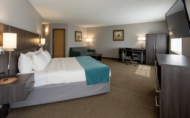 Paynesville Inn And Suites