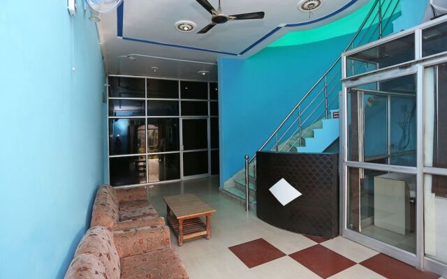 OYO 15492 Hotel Dolly