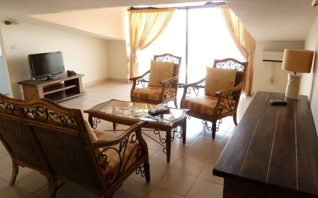 Holiday Suites Hotel And Beach