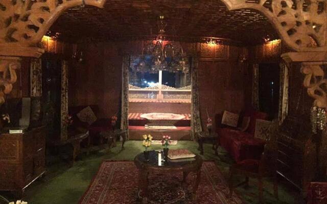 Shahbaaz Group of Houseboats