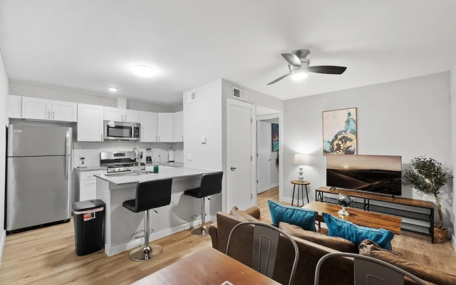 Stylish 1BR Near UT Highland Evonify