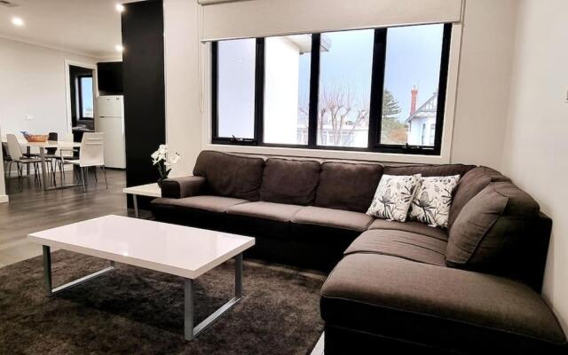 New modern 3 bedroom apartment in St Kilda East