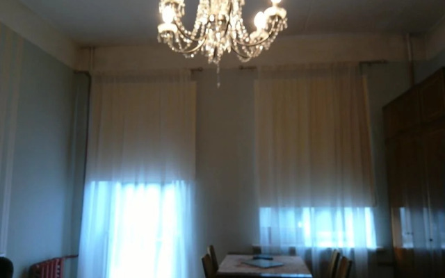 Teatralnaya Ploshchad 12