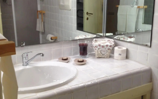 RomAntique Suites