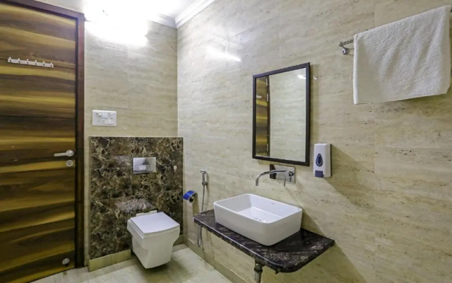 Fabhotel White House Bnb