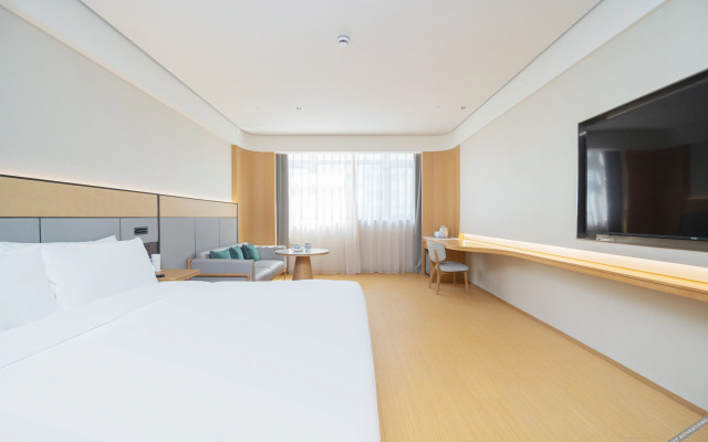 JI Hotel (Yancheng High-Speed Railway Station Baolong Square)