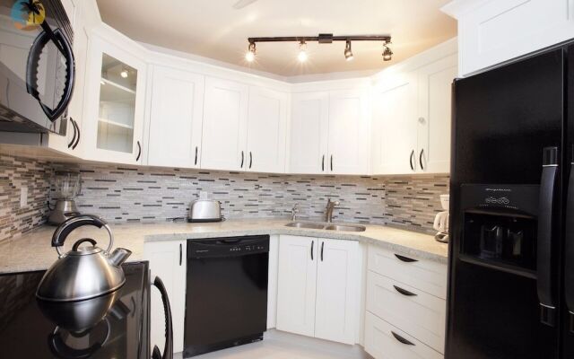 Alexander 1419 3 Bedroom Apts by RedAwning