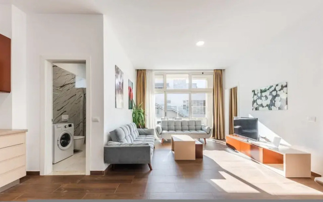 Spacious Apartment by the Beach - Tulipani