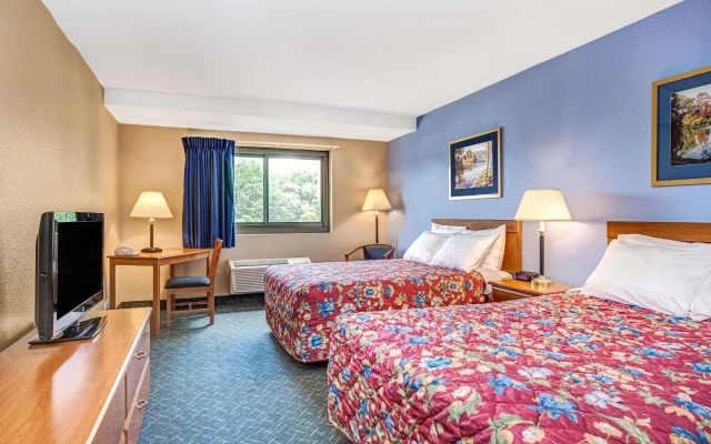 Super 8 by Wyndham Mahwah