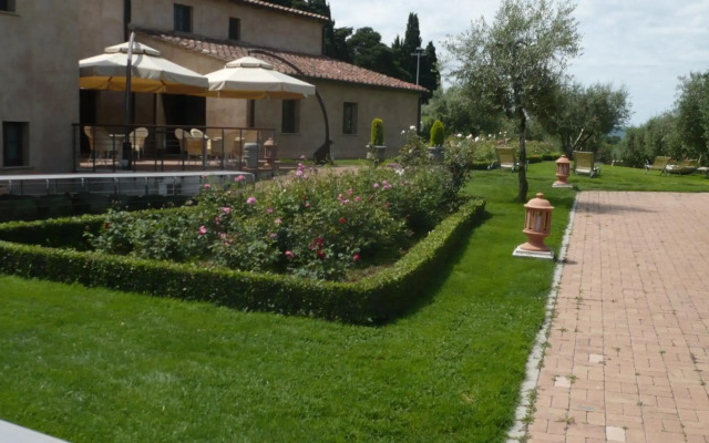 Sovana Hotel & Resort