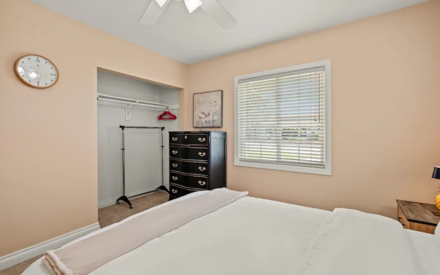 Private Room With Shared Bathroom