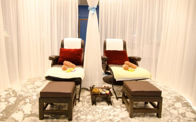 A-One The Royal Cruise Hotel & New Wing Hotel