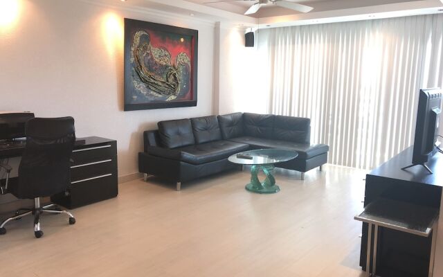 View Talay 6 Pattaya Beach Apartment by Honey