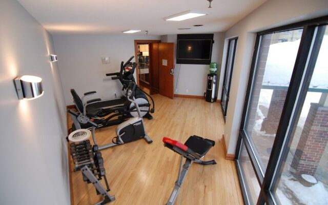 Express Suites Riverport Inn & Suites