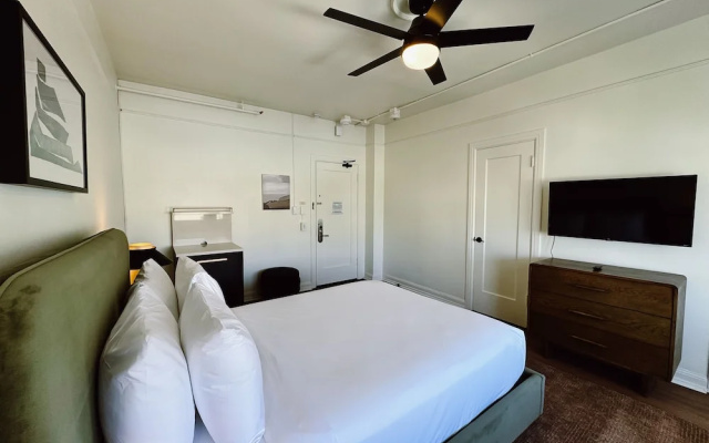 FOUND Hotel Carlton, Nob Hill